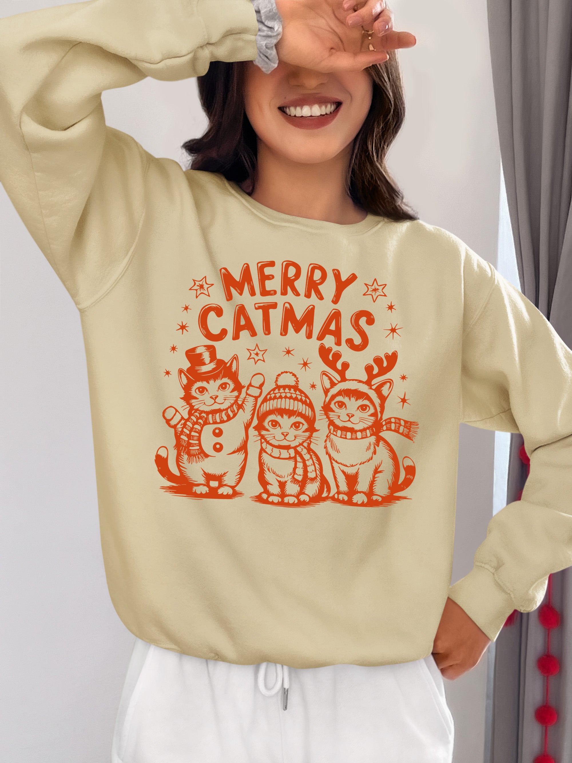 Merry Catmas Christmas Cat Art - Festive Holiday Gift for Cat Lovers - Whimsical Feline Artwork Sweatshirt