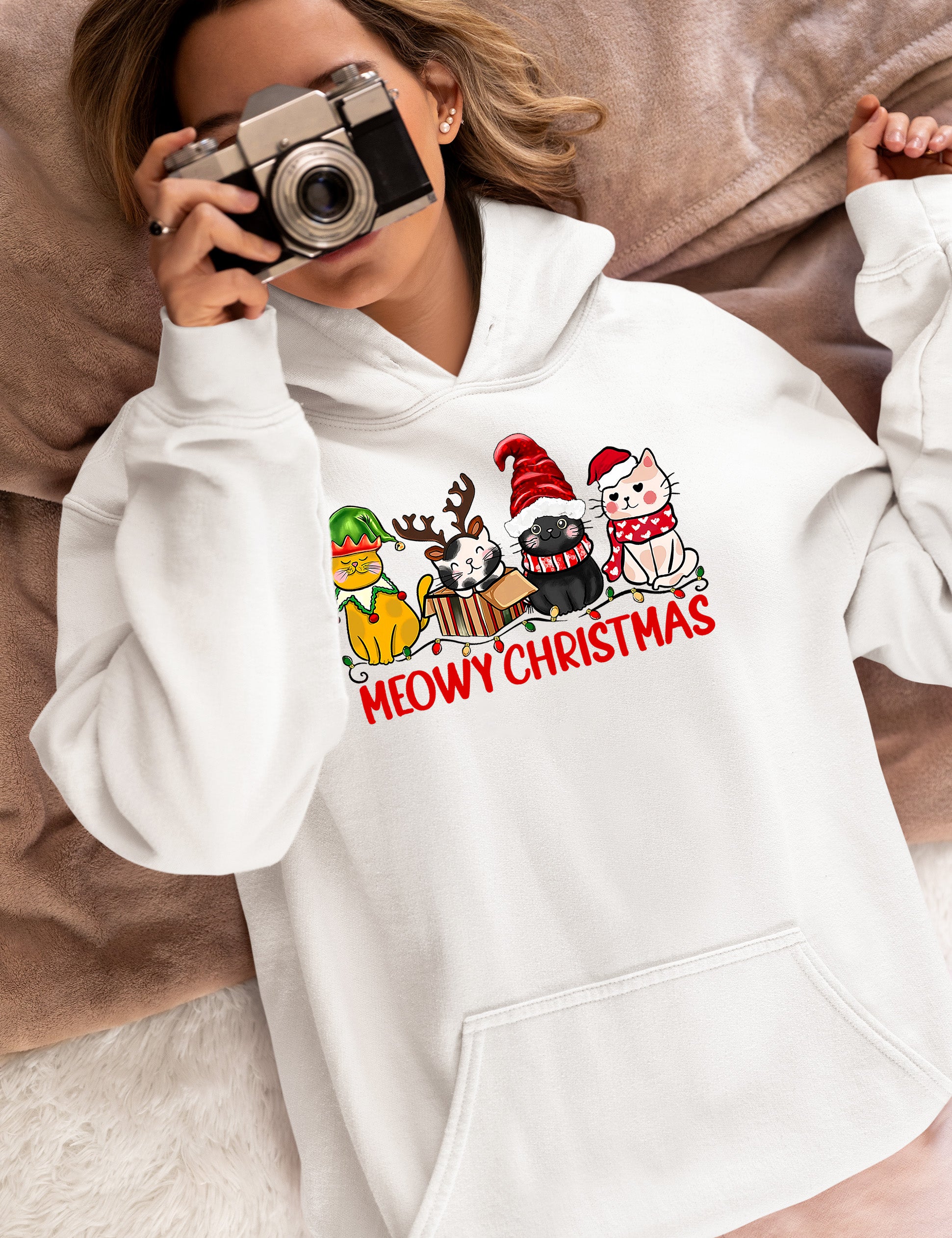 Meowy Christmas Cat Art - Festive Holiday Illustration for Cat Lovers, Cute Seasonal Gift Idea Hoodie