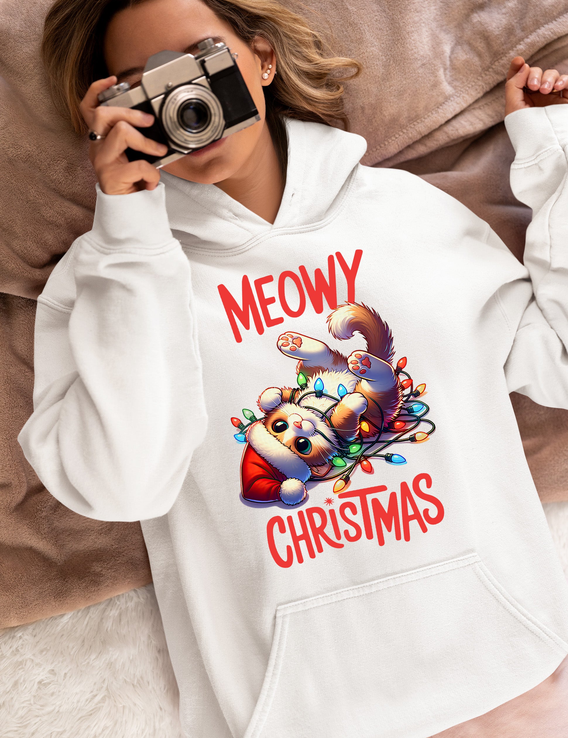 Meowy Christmas Cat Illustration, Festive Holiday Poster for Cat Lovers, Cozy Seasonal Gift, Cute Feline Artwork Hoodie