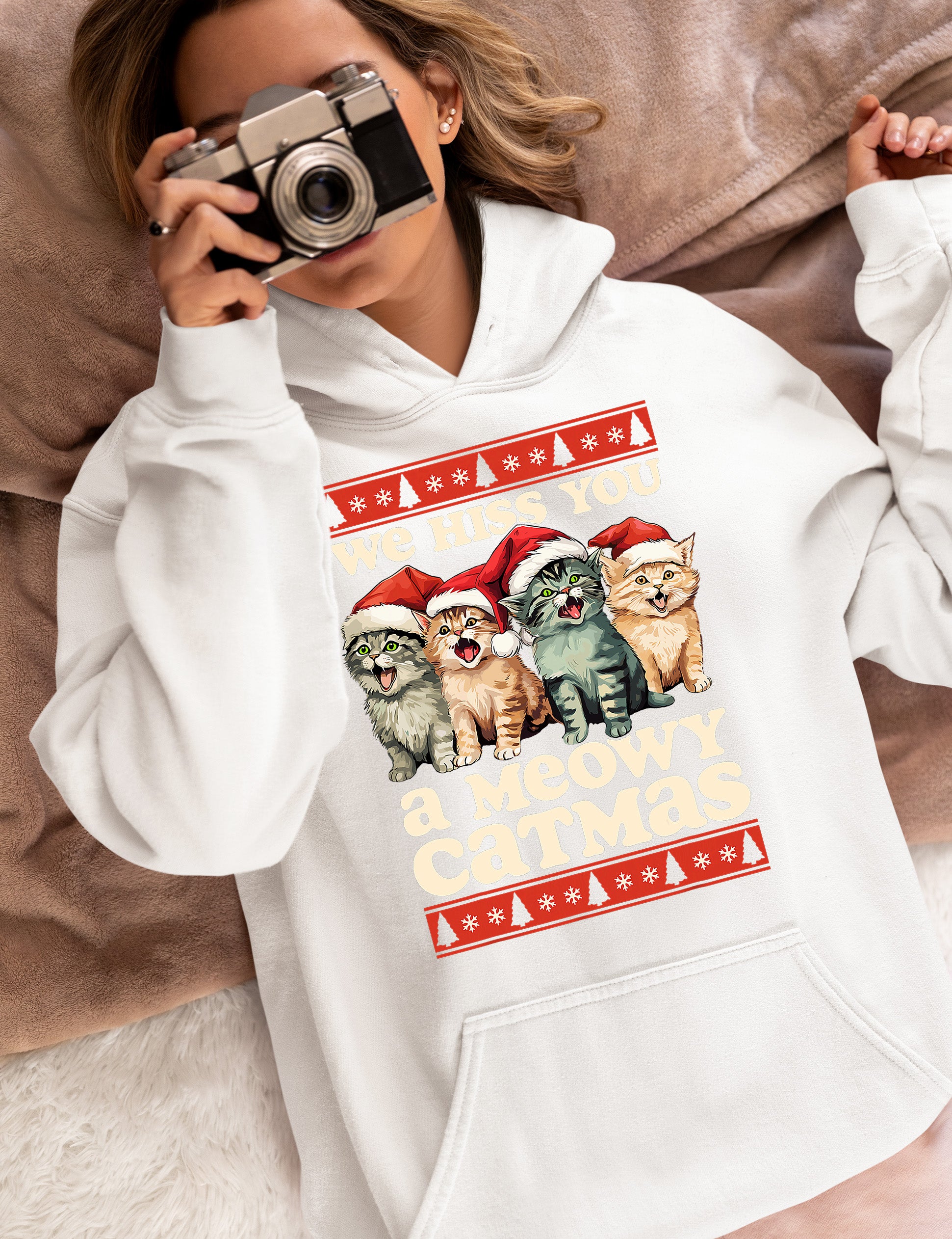 We Wish You a Meowy Christmas – Festive Cat Holiday Greeting for Season's Cheer, Cute Feline Themed Artwork Hoodie