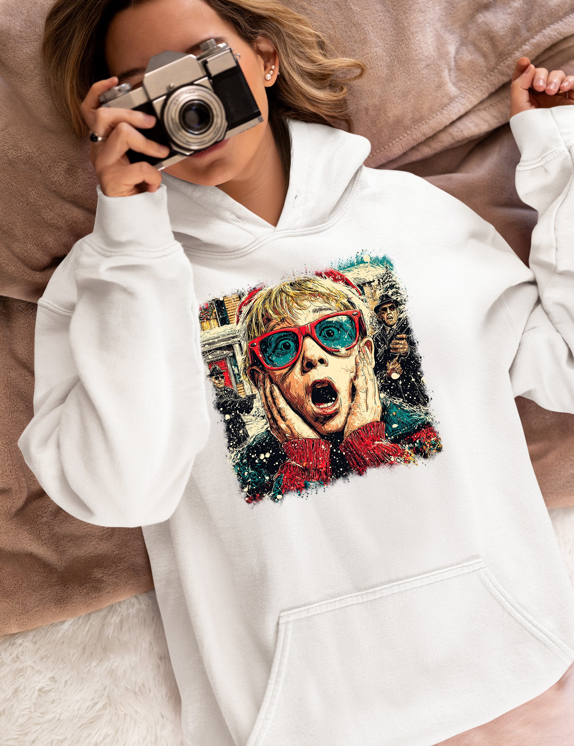 McCallister Scream Christmas Moment – Festive Holiday Pop Culture Theme, Cozy Season Tribute, Seasonal Gift Idea Hoodie