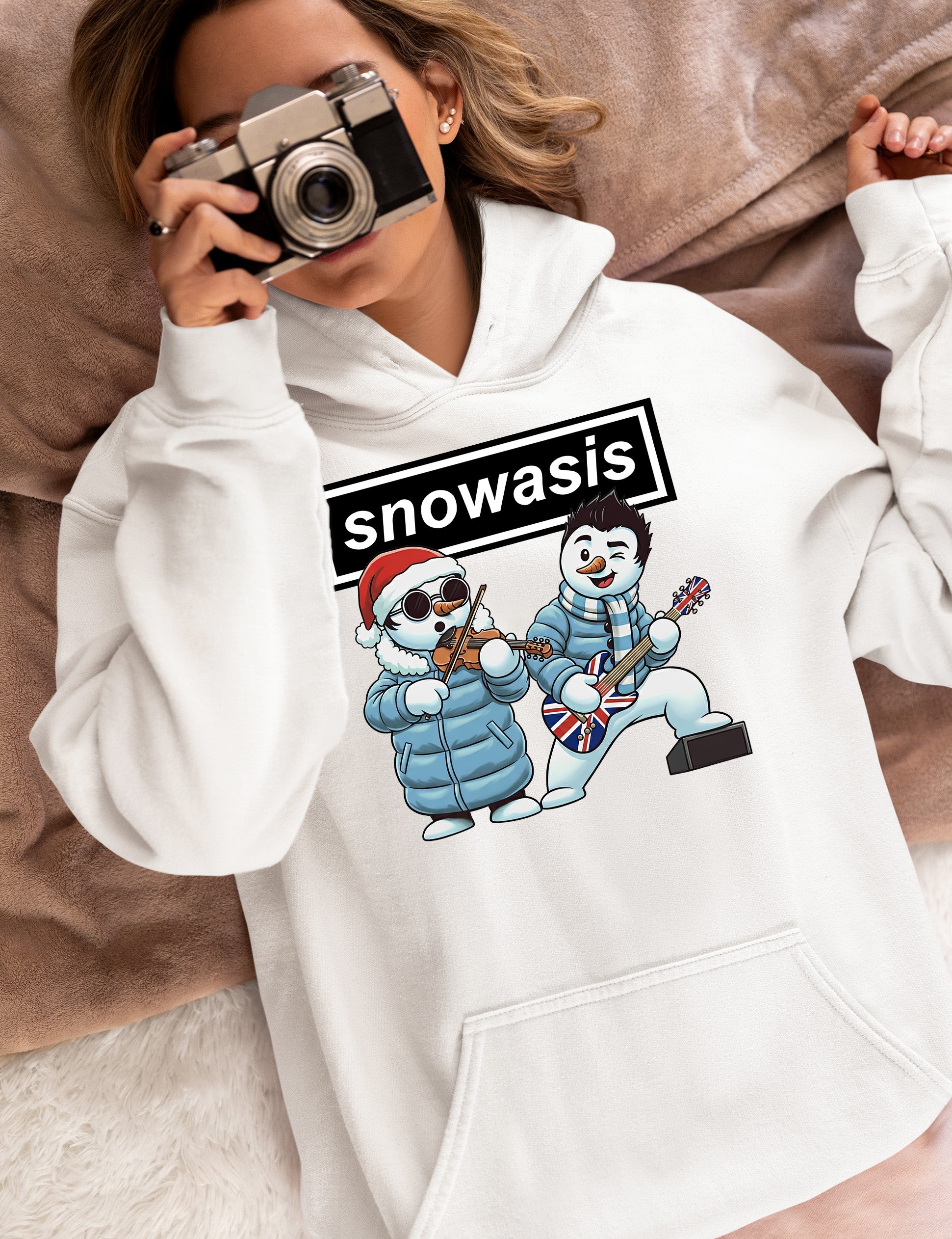 Snowasis Violin Gutar Winking – Christmas Music Themed Charm for Stockings & Holiday Accessories Hoodie