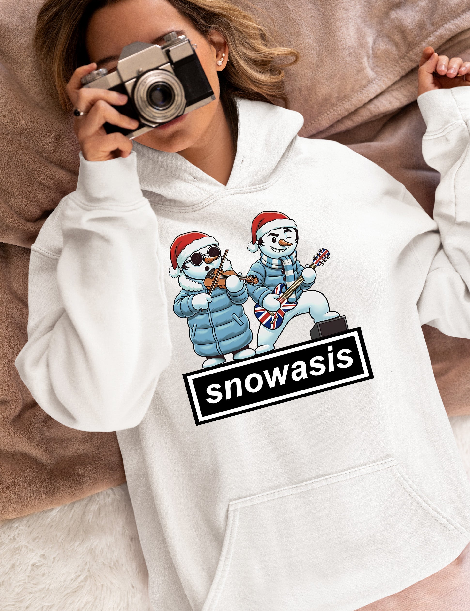 Snowasis Guitar and Violin Christmas Theme - Festive Gift for Music Lovers, Holiday Cheer, Unique Seasonal Accessory Hoodie