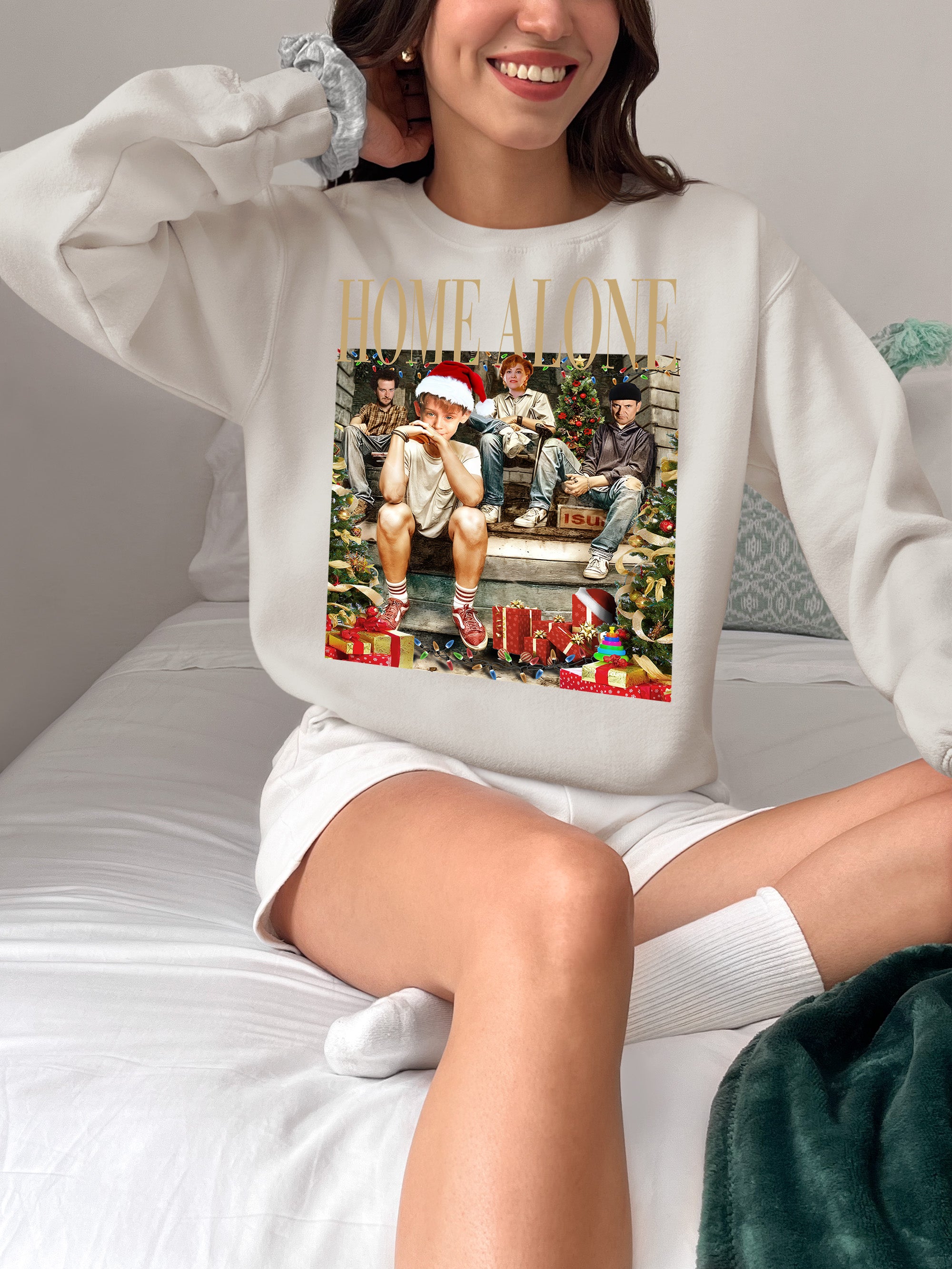 Home Alone on the Porch Christmas Scene - Cozy Holiday Porch Display Gift Idea Sweatshirt