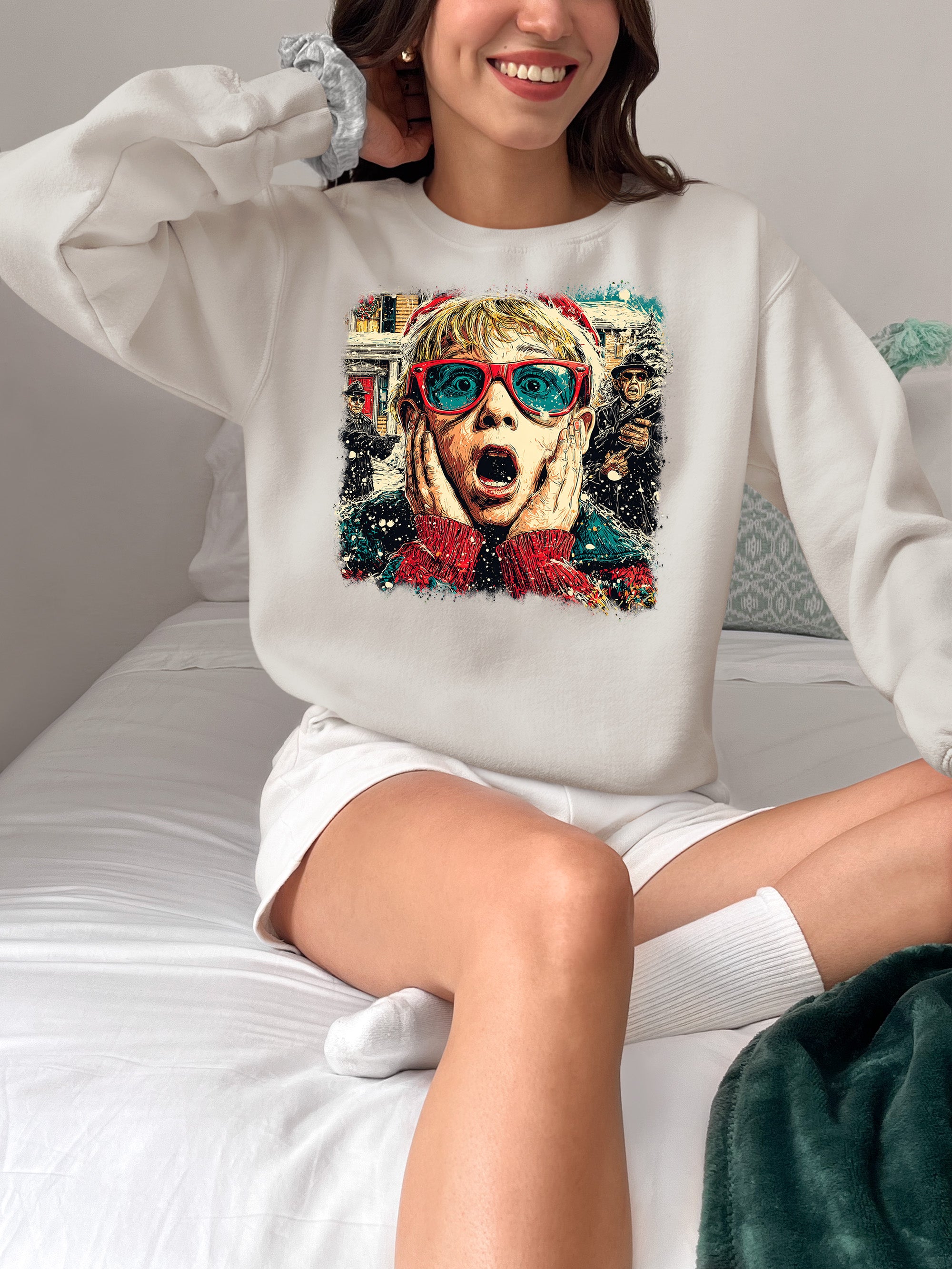 McCallister Scream Christmas Moment – Festive Holiday Pop Culture Theme, Cozy Season Tribute, Seasonal Gift Idea Sweatshirt
