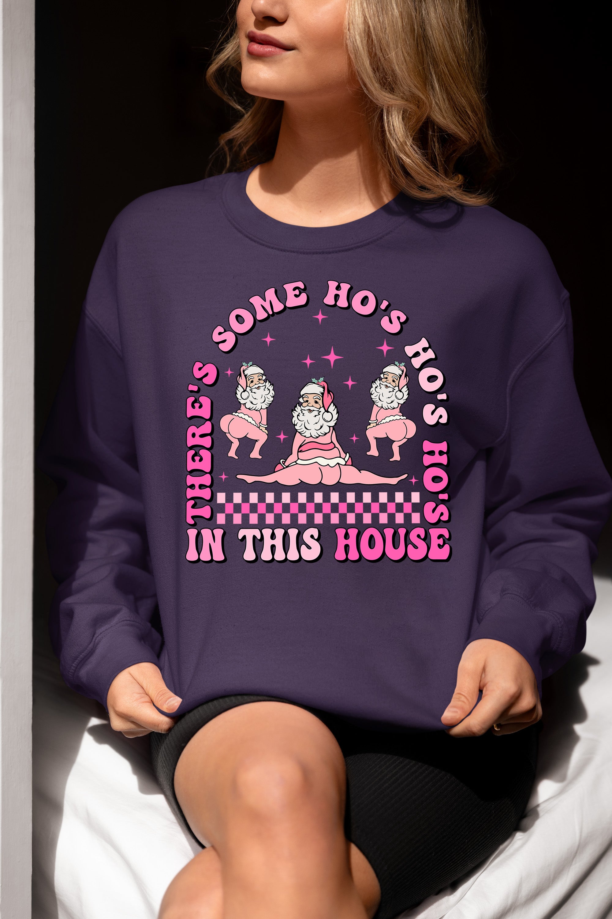 Festive Christmas Scene Art – Cozy Winter Village Illustration, Seasonal Gift for Home & Collectors Sweatshirt