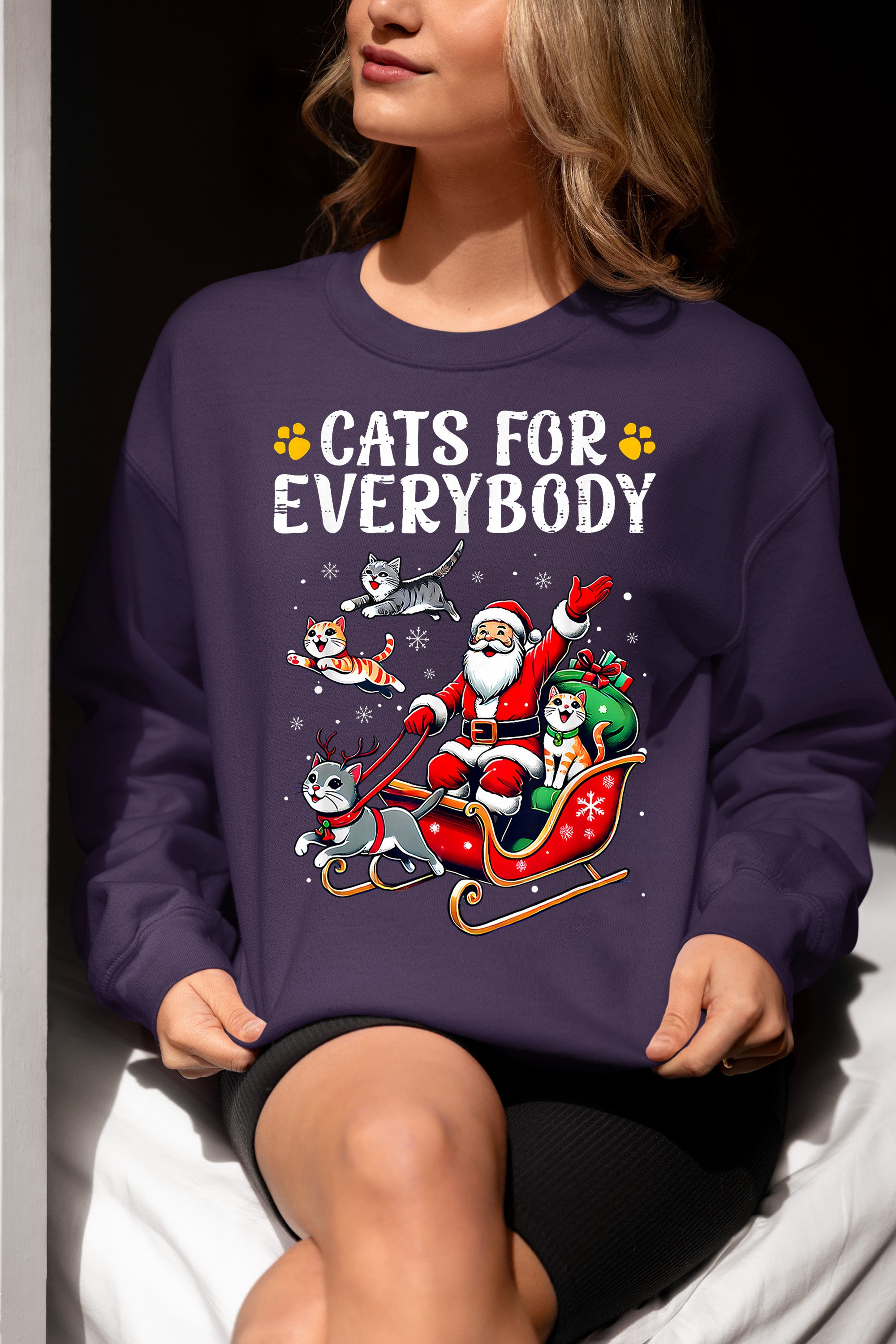 Christmas Cats for Everybody - Festive Cat Portrait Artwork for Cat Lovers - Cozy Holiday Kitty Keepsake Sweatshirt