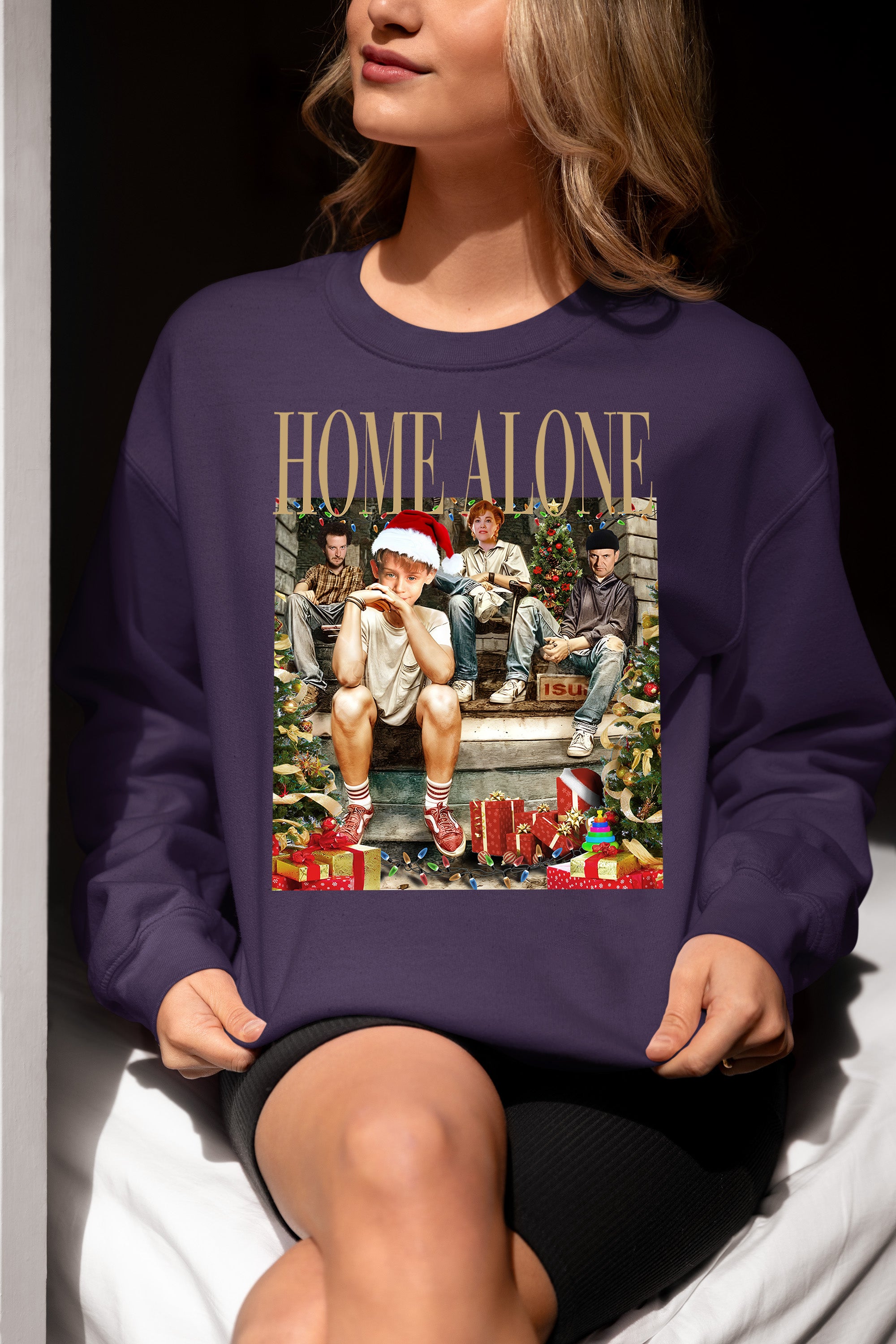 Home Alone on the Porch Christmas Scene - Cozy Holiday Porch Display Gift Idea Sweatshirt