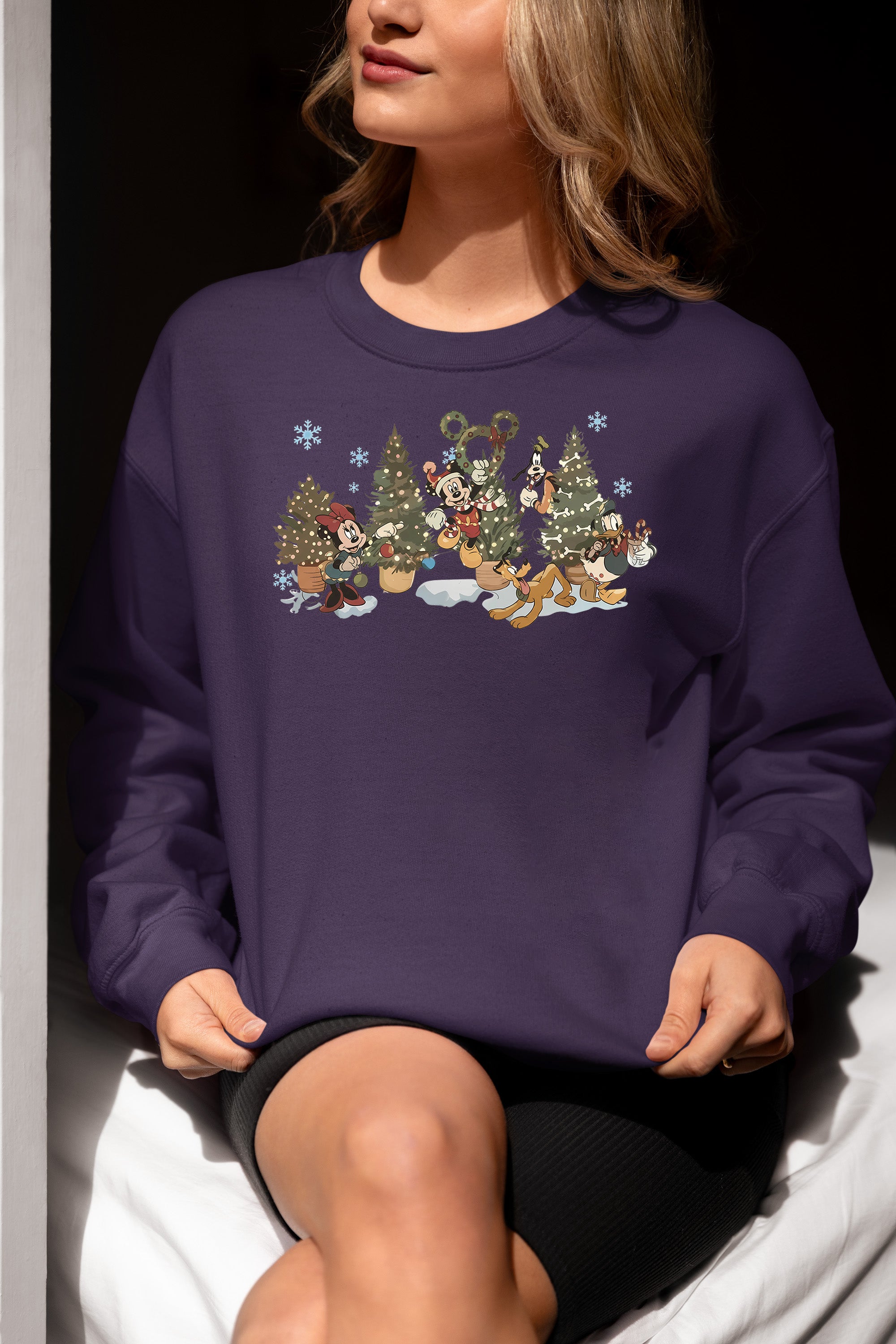 Vintage Christmas Fairytale Retro Style - Yuletide Nostalgia, Cozy Holiday Vintage Theme Sweatshirt
