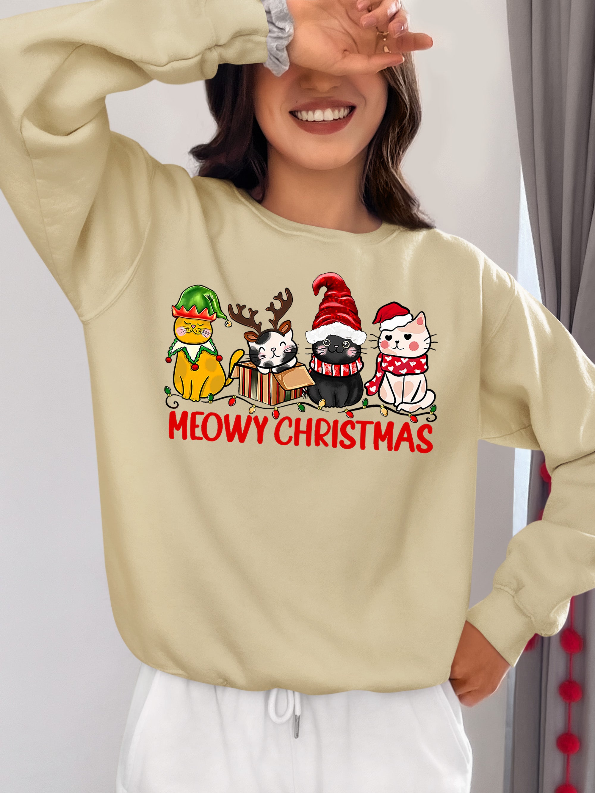 Meowy Christmas Cat Art - Festive Holiday Illustration for Cat Lovers, Cute Seasonal Gift Idea Sweatshirt