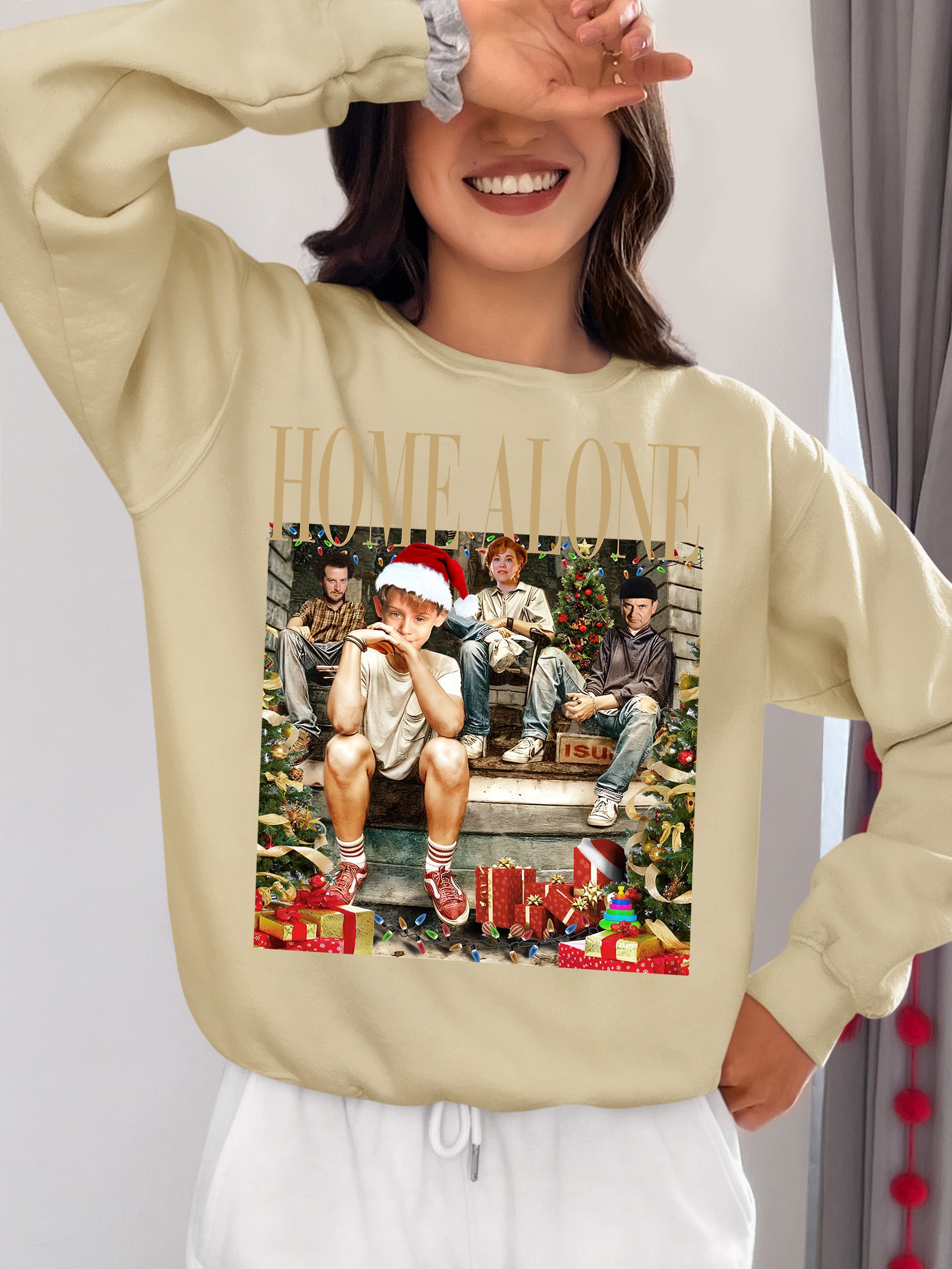 Home Alone on the Porch Christmas Scene - Cozy Holiday Porch Display Gift Idea Sweatshirt