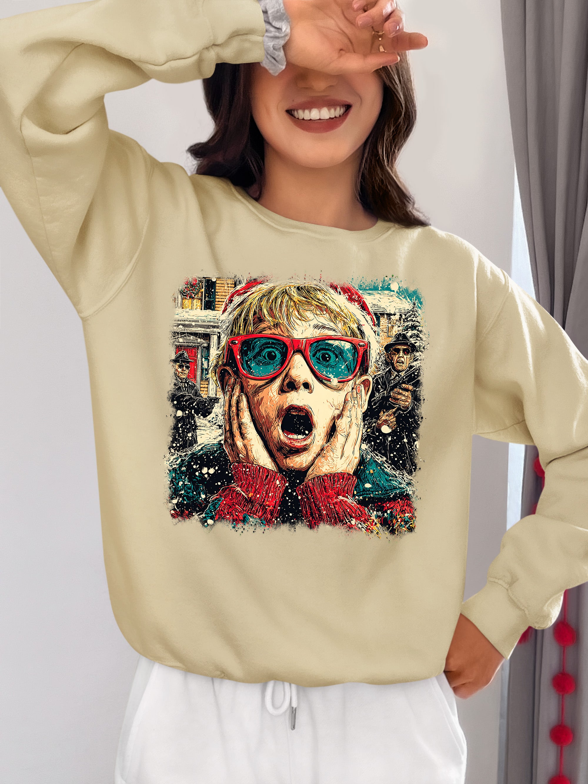 McCallister Scream Christmas Moment – Festive Holiday Pop Culture Theme, Cozy Season Tribute, Seasonal Gift Idea Sweatshirt