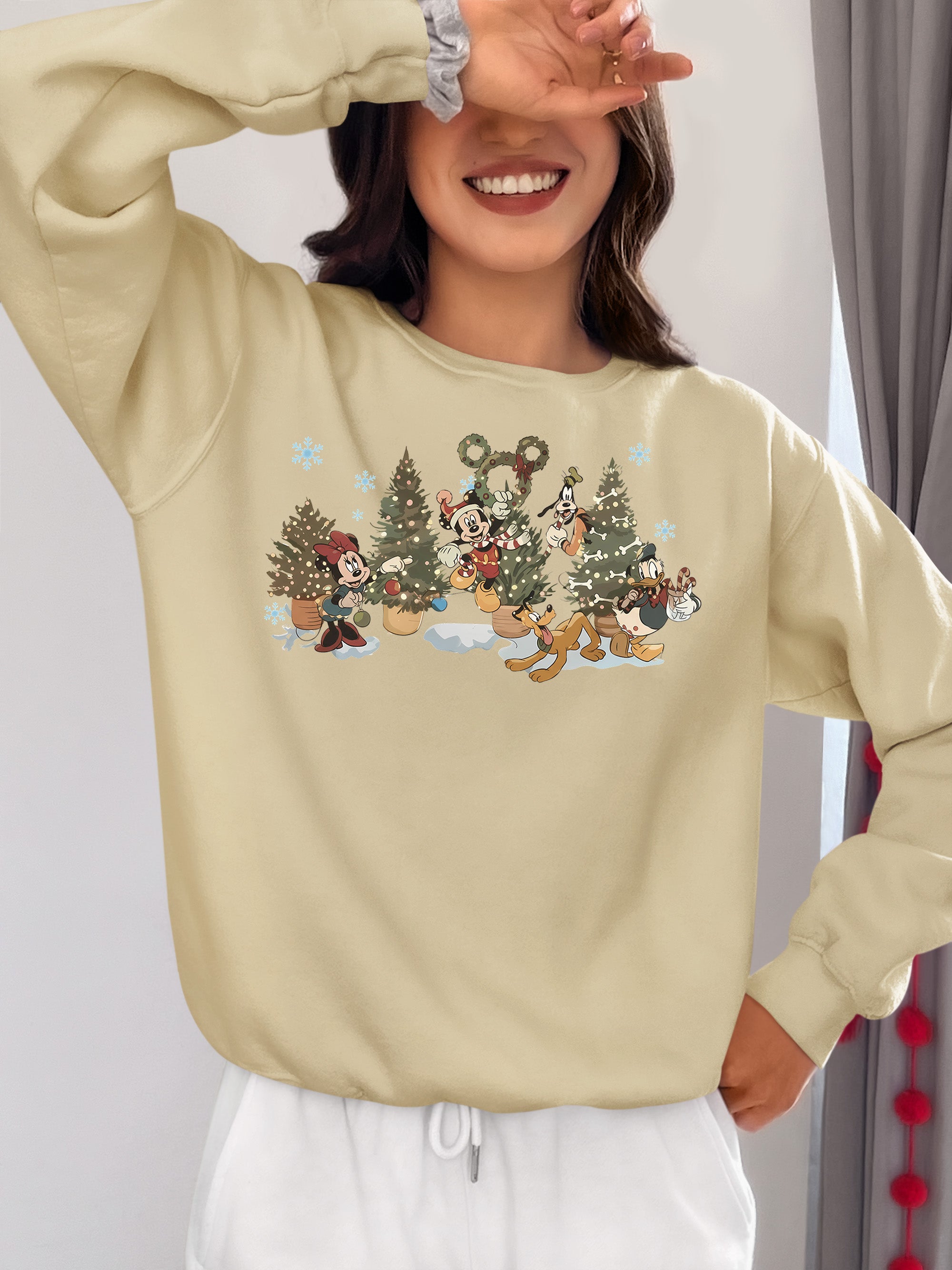 Vintage Christmas Fairytale Retro Style - Yuletide Nostalgia, Cozy Holiday Vintage Theme Sweatshirt