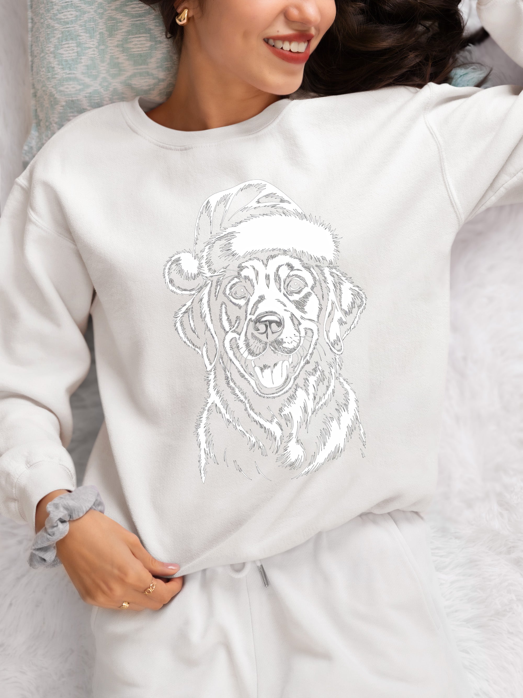Christmas Dog Illustration for Pet Lovers – Festive Holiday Scene Gift Idea, Cozy Canine Portrait, Seasonal Cheer Sweatshirt