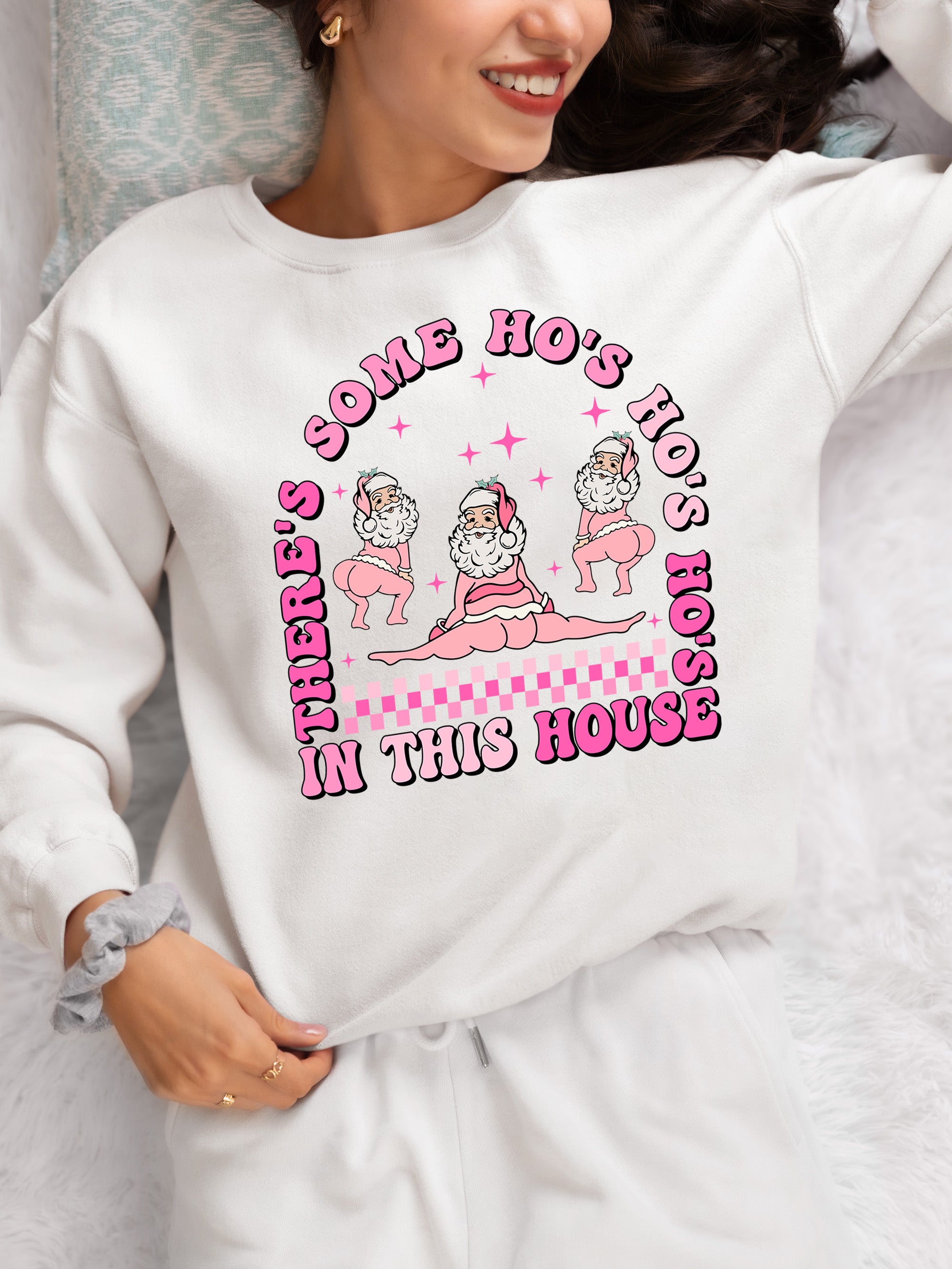 Festive Christmas Scene Art – Cozy Winter Village Illustration, Seasonal Gift for Home & Collectors Sweatshirt