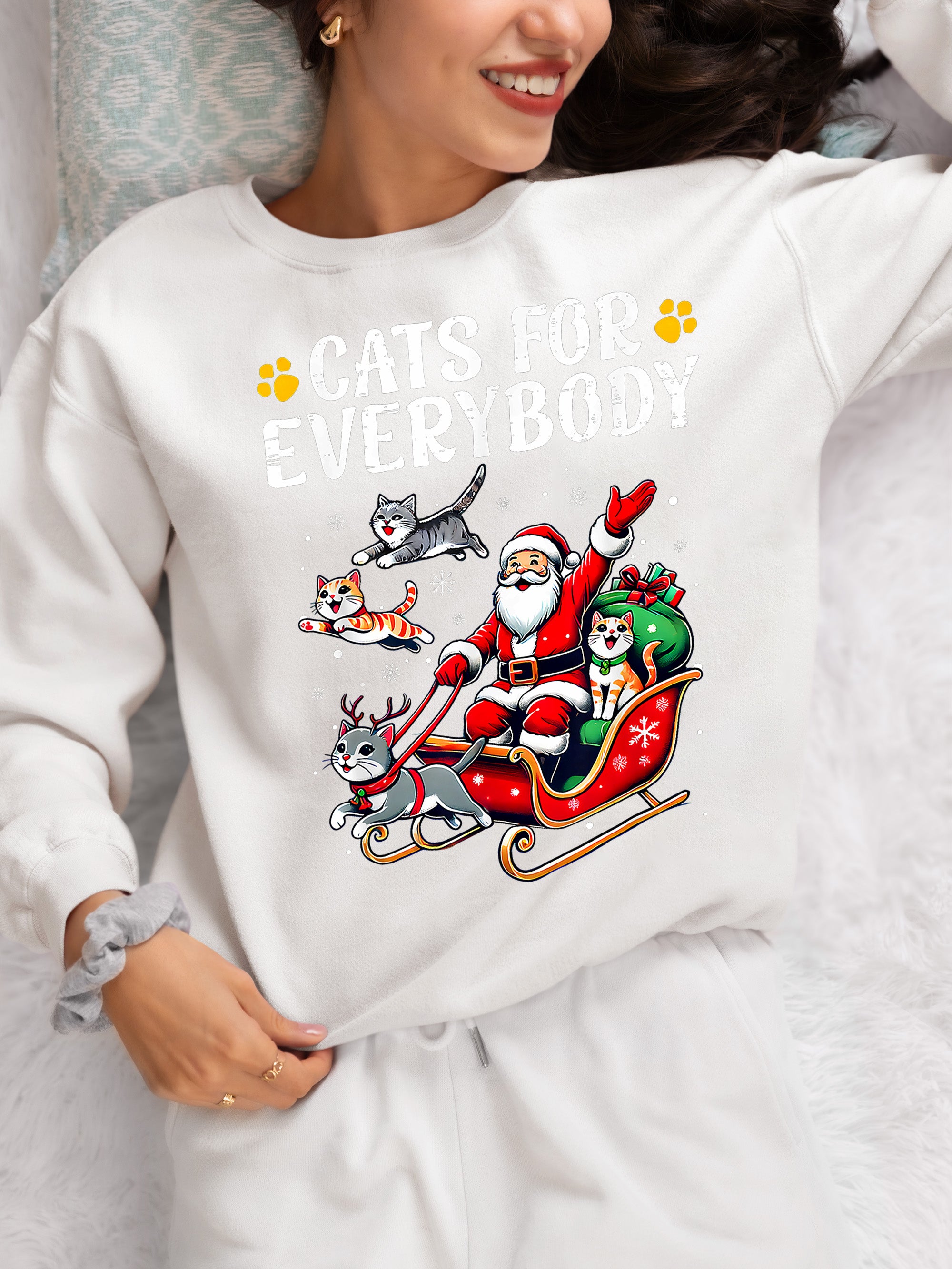 Christmas Cats for Everybody - Festive Cat Portrait Artwork for Cat Lovers - Cozy Holiday Kitty Keepsake Sweatshirt