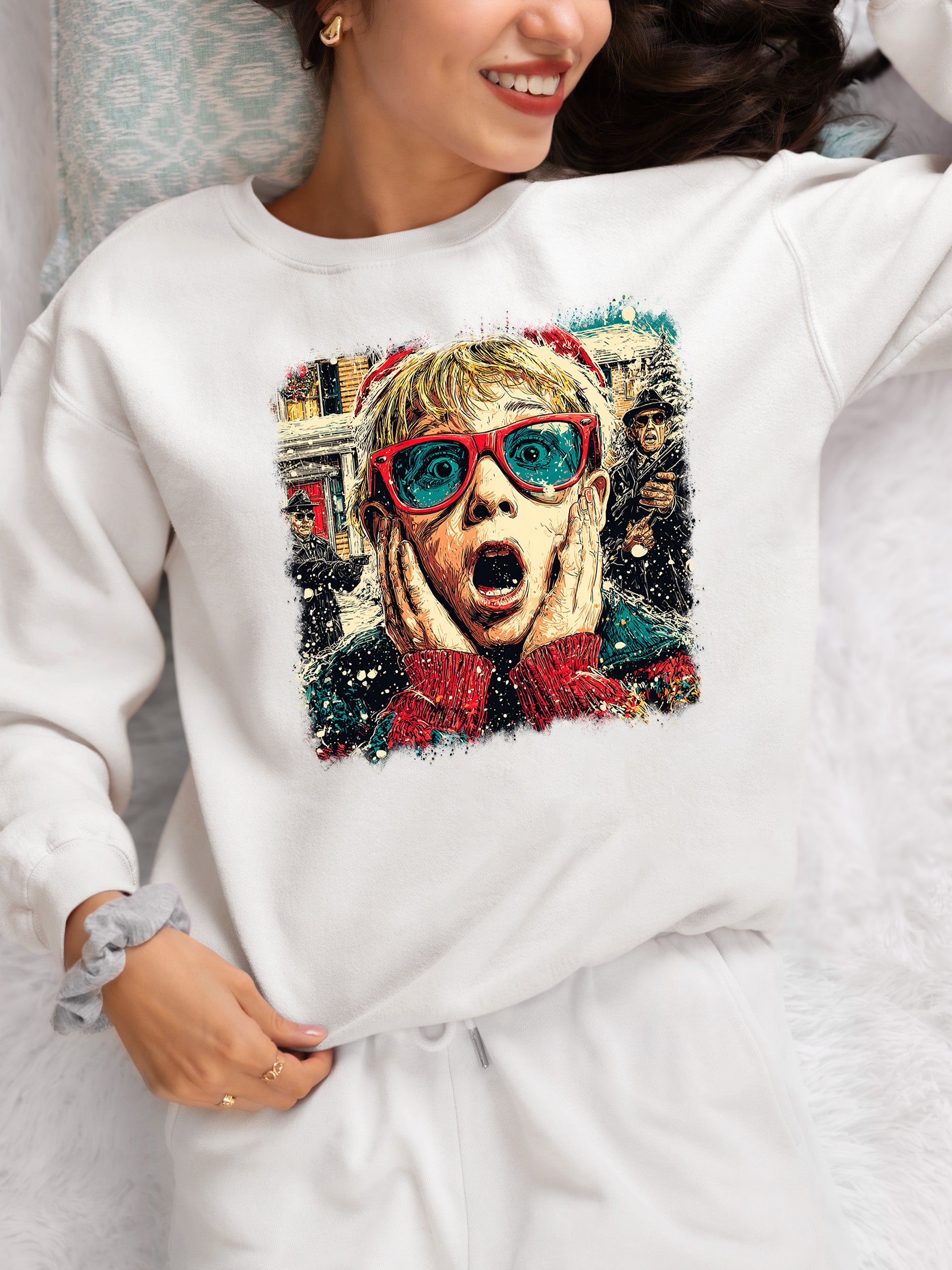 McCallister Scream Christmas Moment – Festive Holiday Pop Culture Theme, Cozy Season Tribute, Seasonal Gift Idea Sweatshirt