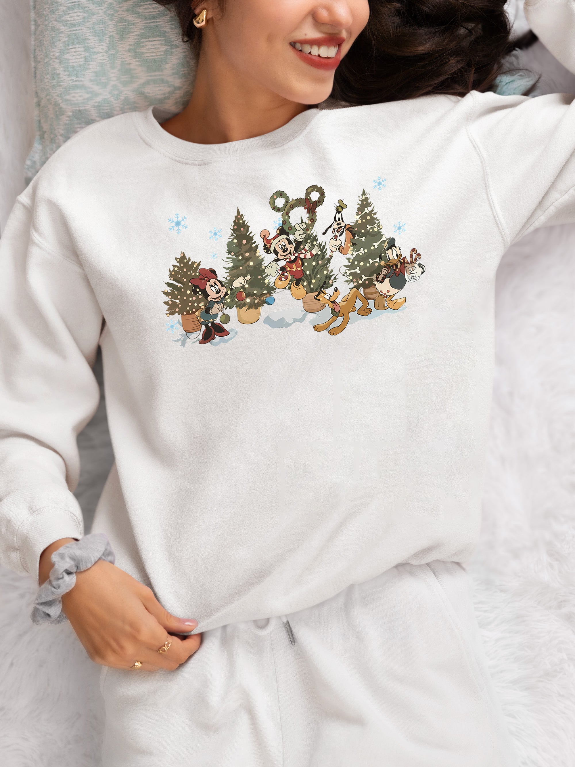 Vintage Christmas Fairytale Retro Style - Yuletide Nostalgia, Cozy Holiday Vintage Theme Sweatshirt