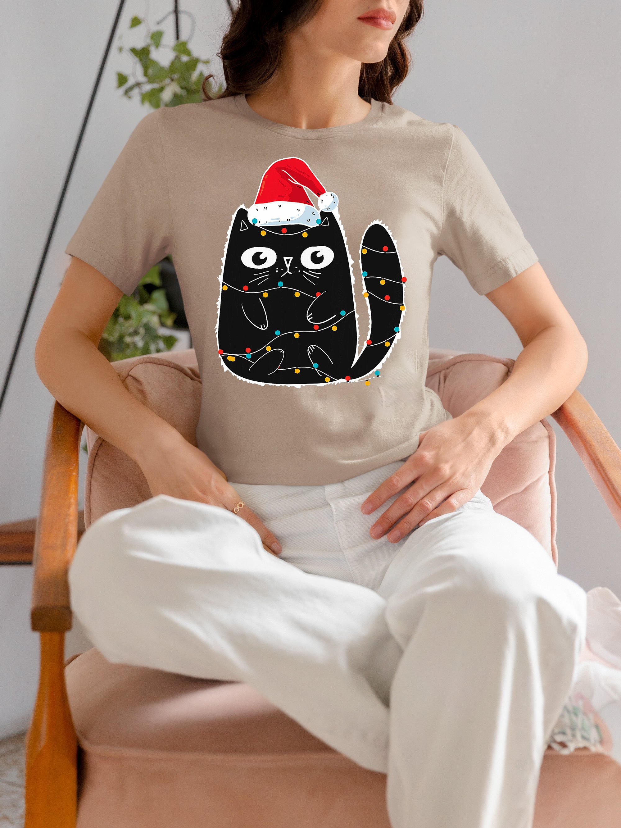 Cute Cat in Santa Hat - Christmas Feline Themed Gift for Holidays T-Shirt