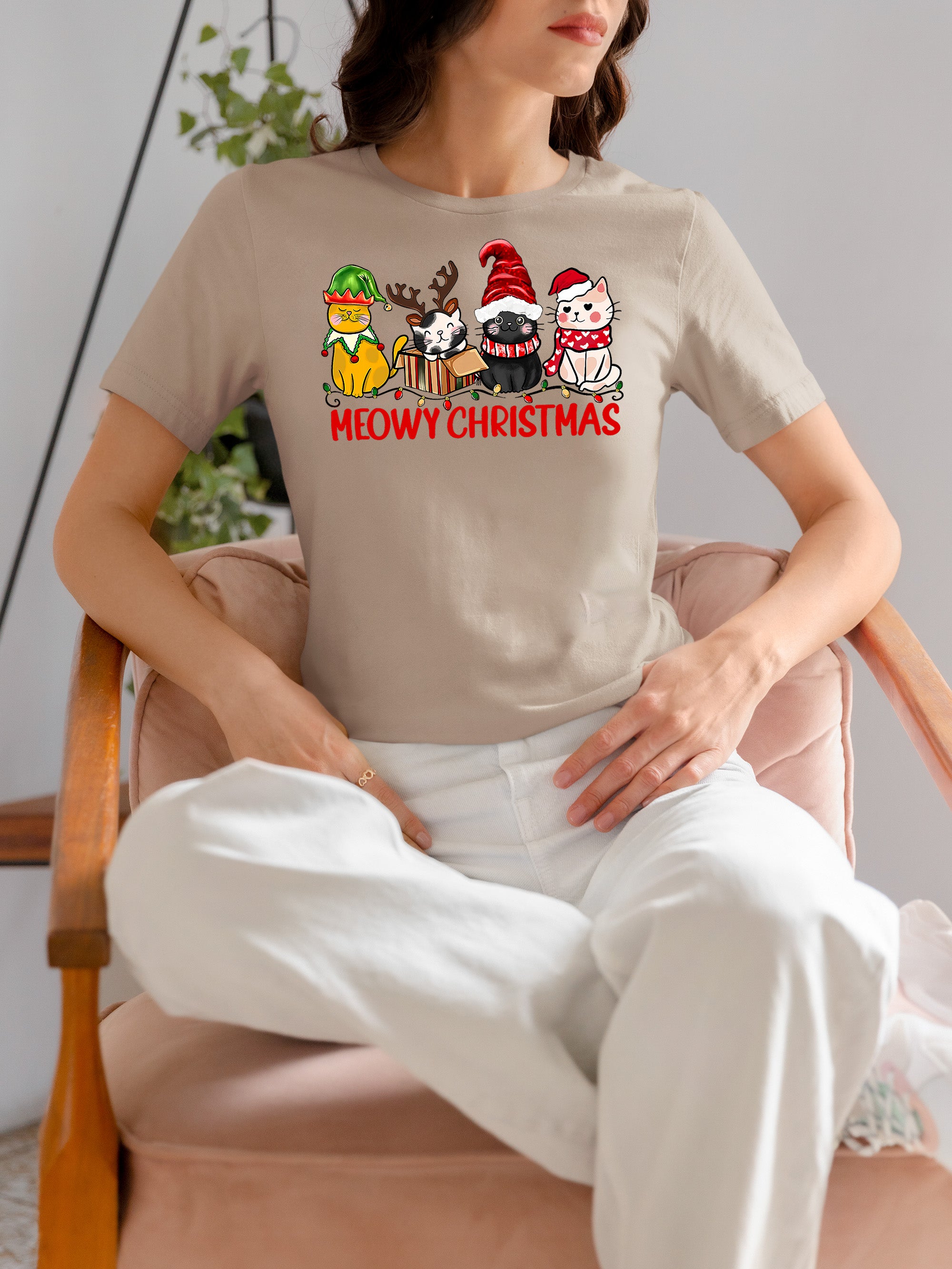 Meowy Christmas Cat Art - Festive Holiday Illustration for Cat Lovers, Cute Seasonal Gift Idea T-Shirt