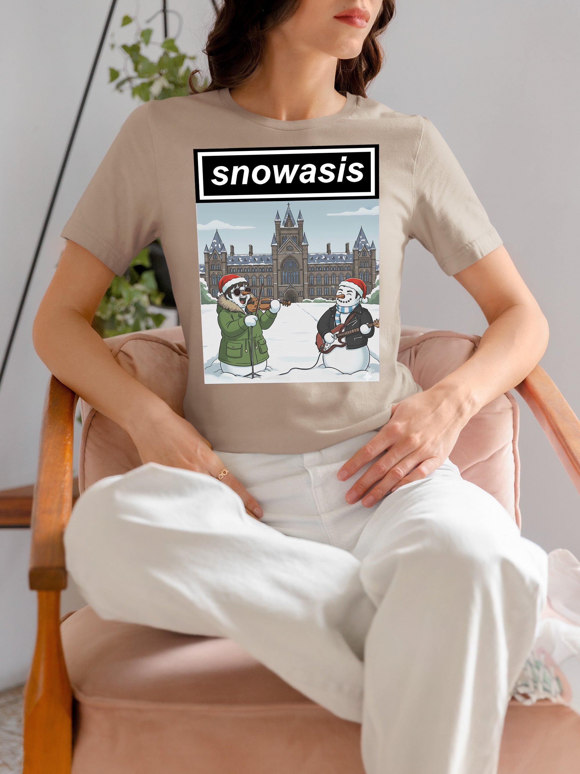 Snowasis in Front of Glasgow Kelvingrove – Christmas Scene, Festive Glasgow Landmark, Snowy Cityscape Gift Idea, Scottish Holiday Art T-Shirt
